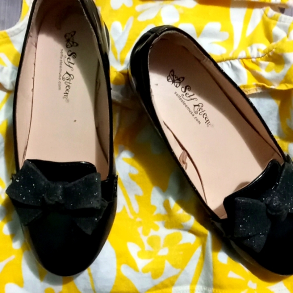 Girls shoes